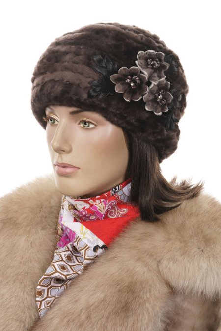 Купить Шапка женская из мутона в каталоге