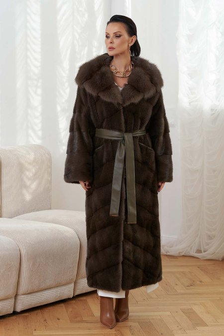 Купить Норковая шуба с отделкой из меха куницы в каталоге