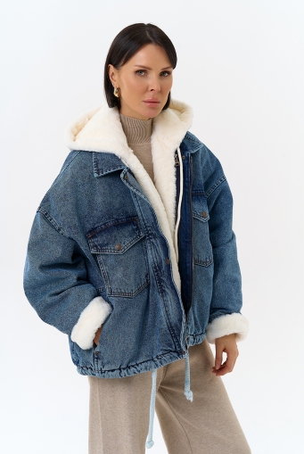 Миниатюра фотографии Женская утепленная джинсовая куртка с отделкой из эко меха