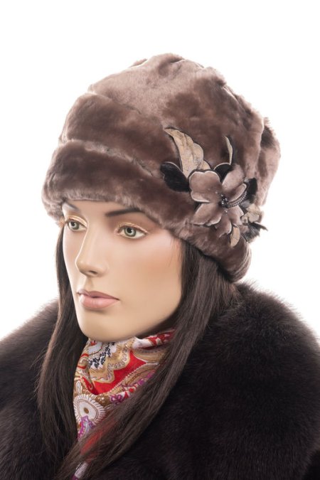 Купить Шапка женская из мутона в каталоге