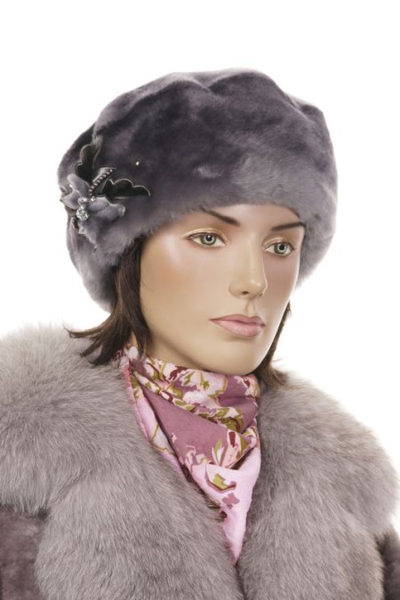 Купить Шапка женская из мутона в каталоге