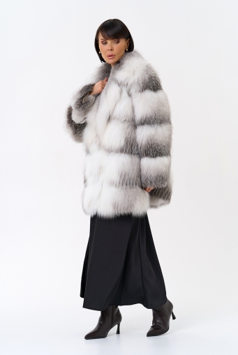 Миниатюра фотографии Шуба из белой лисы