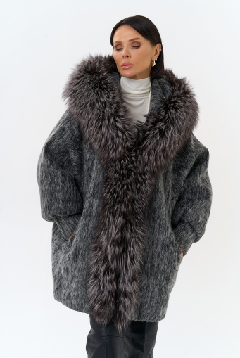 Миниатюра фотографии Женский удлиненный пуховик с отделкой из меха чернобурки