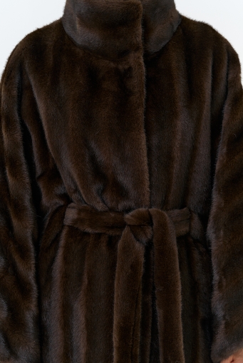 Миниатюра фотографии Женская шуба из эко меха с воротником стойкой