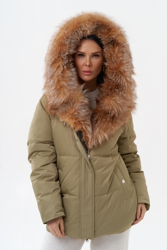 Превью изображения Пуховик с капюшоном из меха лисы Миниатюра фотографии Пуховик с капюшоном из меха лисы