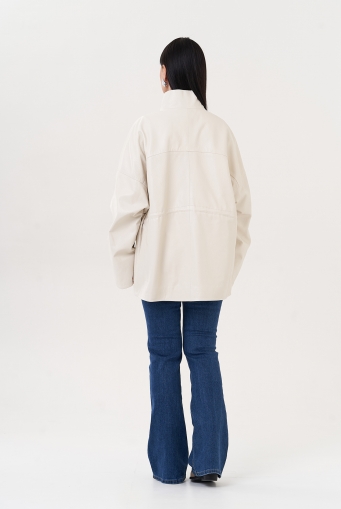 Миниатюра фотографии Удлиненная куртка из натуральной кожи белого цвета