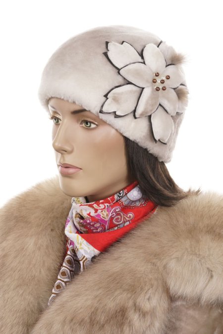 Купить Шапка женская из мутона в каталоге