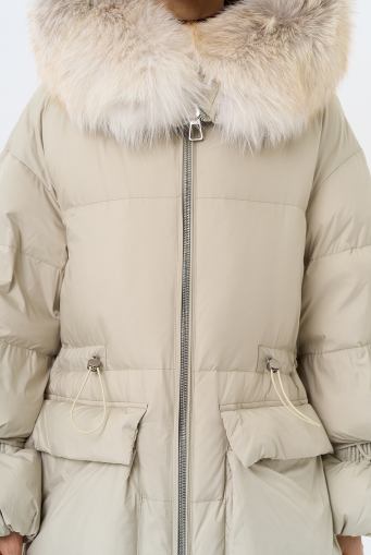 Миниатюра фотографии Женский пуховик с капюшоном из меха лисы