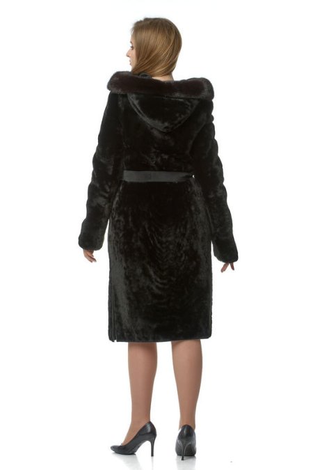 Купить Шуба из мутона с капюшоном, отделка норка в каталоге