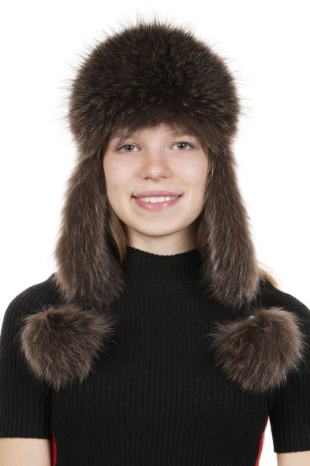 Купить Шапка женская из натуральной кожи с енотом в каталоге