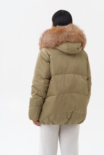 Превью изображения Пуховик с капюшоном из меха лисы Миниатюра фотографии Пуховик с капюшоном из меха лисы