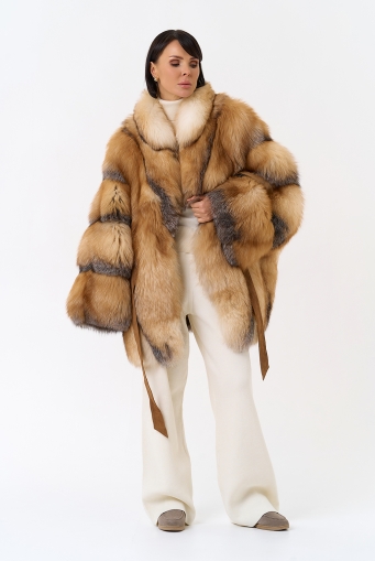 Миниатюра фотографии Шуба из лисы свободного кроя