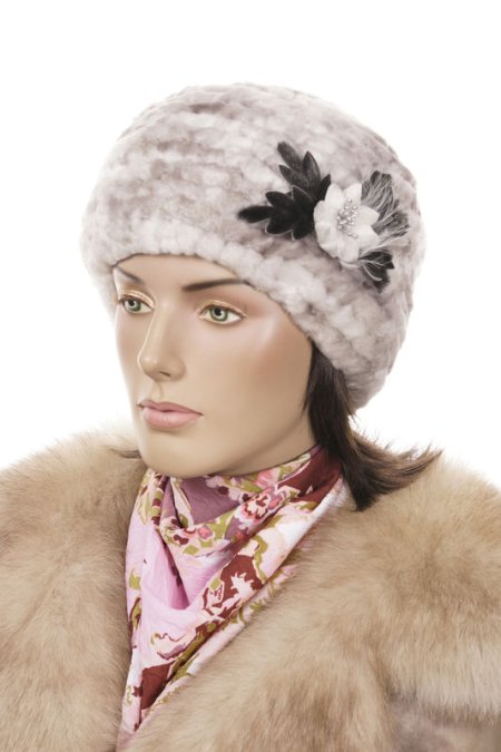 Купить Шапка женская из мутона в каталоге