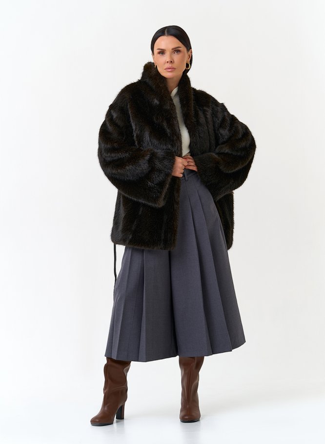 Миниатюра фотографии Женская шуба из эко меха