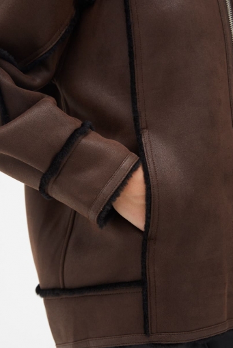 Миниатюра фотографии Женская дубленка из эко кожи с капюшоном