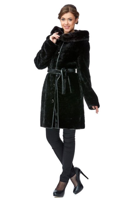 Купить Шуба из мутона с капюшоном, отделка норка в каталоге