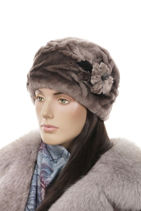 Купить Шапка женская из мутона в каталоге