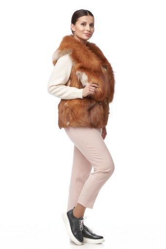 Миниатюра фотографии Меховой жилет женский из лисы