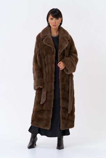 Миниатюра фотографии Длинная шуба с английским воротником