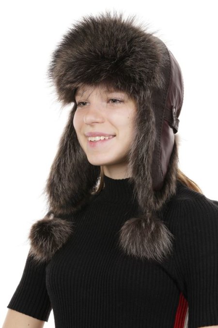 Купить Шапка женская из натуральной кожи с енотом в каталоге