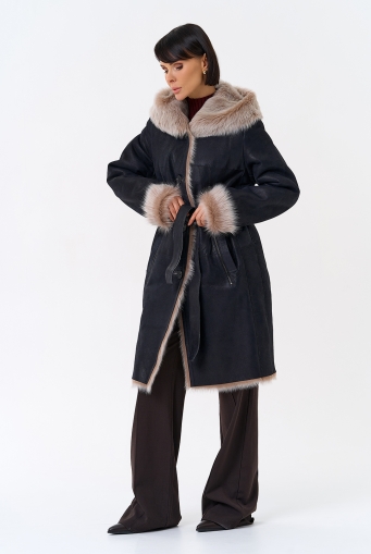 Миниатюра фотографии Женская натуральная дубленка с капюшоном