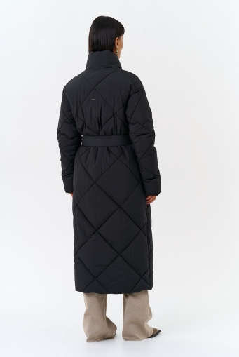 Миниатюра фотографии Женский пуховик с воротником шаль