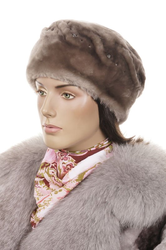 Миниатюра фотографии Шапка женская из мутона