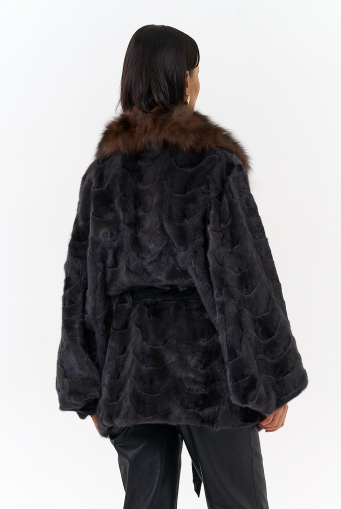 Миниатюра фотографии Шуба из меха норки с воротником из меха лисы