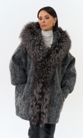 Миниатюра фотографии Женский удлиненный пуховик с отделкой из меха чернобурки