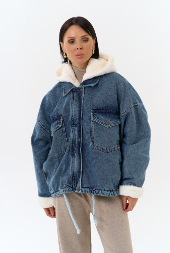 Миниатюра фотографии Женская утепленная джинсовая куртка с отделкой из эко меха