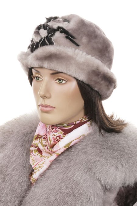 Купить Шапка женская из мутона в каталоге