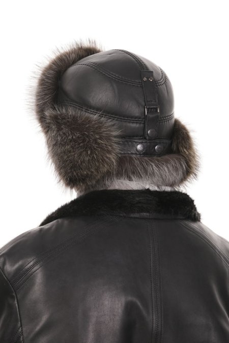 Купить Шапка мужская из натуральной кожи с енотом в каталоге
