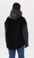 Миниатюра фотографии Женская куртка с капюшоном в черном цвете