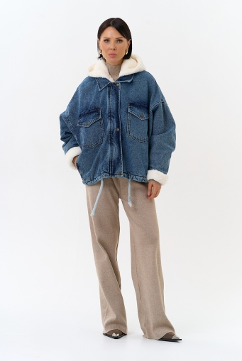 Миниатюра фотографии Женская утепленная джинсовая куртка с отделкой из эко меха