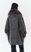 Миниатюра фотографии Женский удлиненный пуховик с отделкой из меха чернобурки