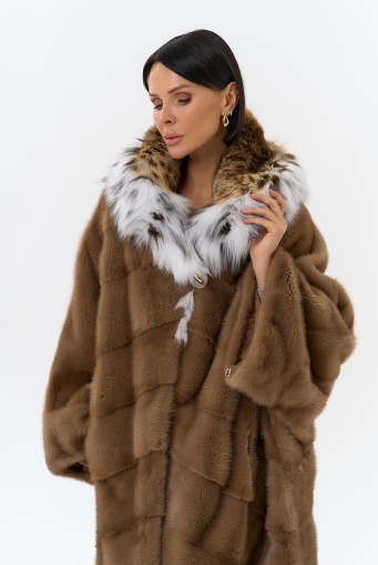 Миниатюра фотографии Шуба из меха норки с капюшоном из меха рыси