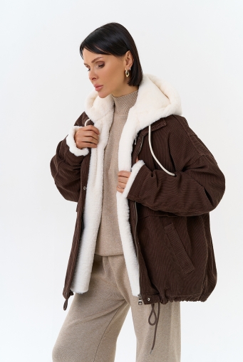 Миниатюра фотографии Женская утепленная куртка с отделкой из эко меха