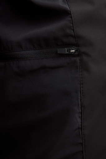 Миниатюра фотографии Мужской пуховик черного цвета