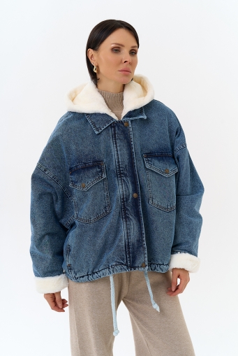 Миниатюра фотографии Женская утепленная джинсовая куртка с отделкой из эко меха