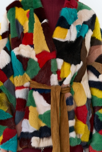 Миниатюра фотографии Яркая шуба из меха норки