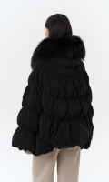 Миниатюра фотографии Женский блестящий пуховик с отделкой из меха чернобурки