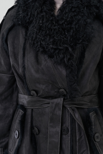 Миниатюра фотографии Пальто черного цвета с мехом кролика