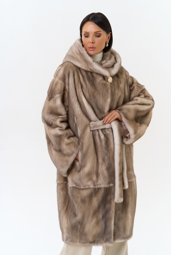 Миниатюра фотографии Женская шуба из меха норки с капюшоном