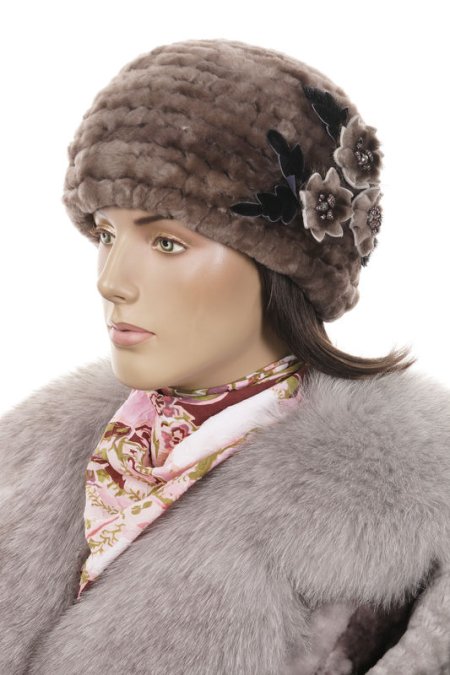 Купить Шапка женская из мутона в каталоге