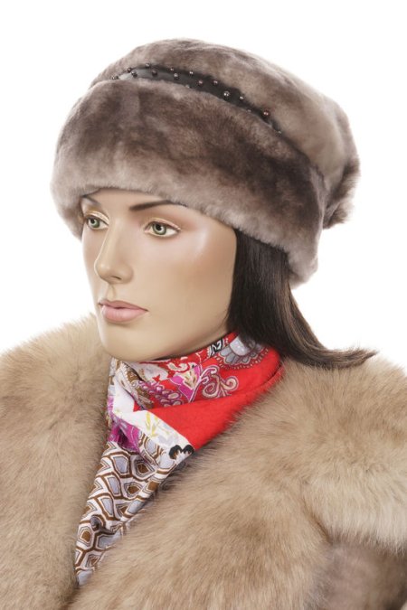 Купить Шапка женская из мутона в каталоге