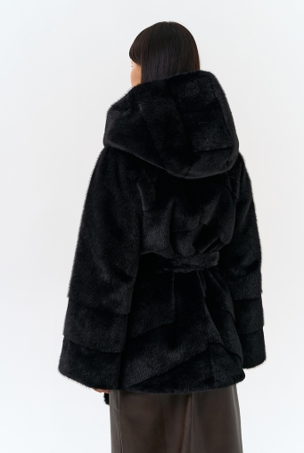 Миниатюра фотографии Женская шуба из эко меха с капюшоном