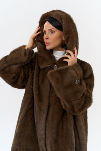 Миниатюра фотографии Шуба из меха норки с капюшоном