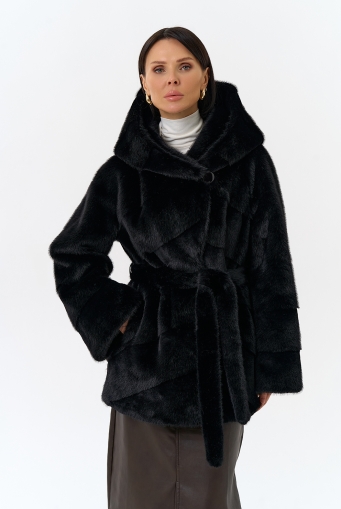 Миниатюра фотографии Женская шуба из эко меха с капюшоном
