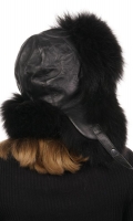 Миниатюра фотографии Шапка женская из натуральной кожи с енотом