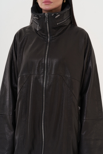 Миниатюра фотографии Кожаная удлиненная куртка черного цвета